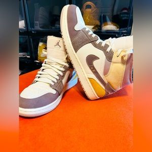 Jordan 1 Retro Mid SE “ Taupe Haze”